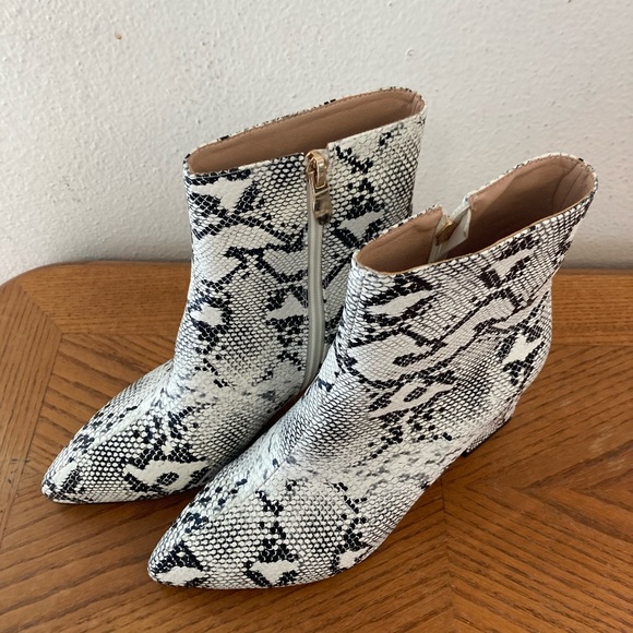 WETKISS Womens Snakeskin Booties, Ankle Boots Size 8.5. - Picture 1 of 8